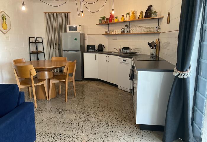 Fantastic location walking distance to CBD and esplanade. 