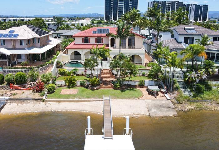 North Facing 2-Storey Family Home on an Impressive Wide Waterfront