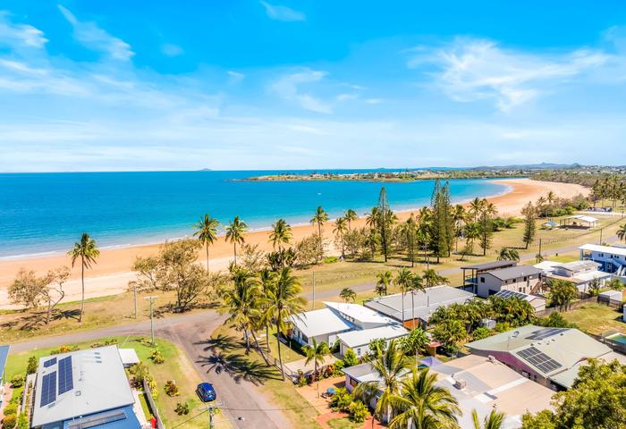 Absolute Beachfront Your Paradise Found