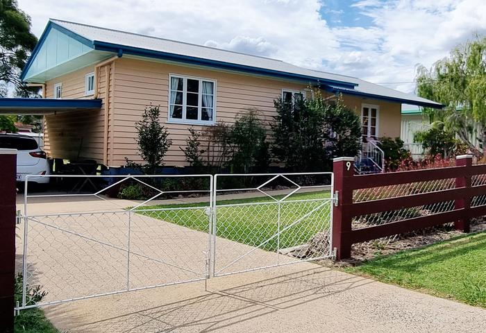 Contract crashed- Charming 1950s Home with Modern Comforts in a Prime Location
