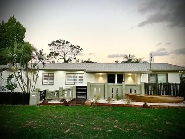 Harvey Bay Beach House Retreat.      FLOOD FREE