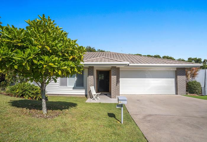 Spacious Freestanding Duplex - Modern Living with Privacy in Lennox Meadows