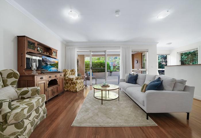 House like proportions with level access and large garden close to CBD 