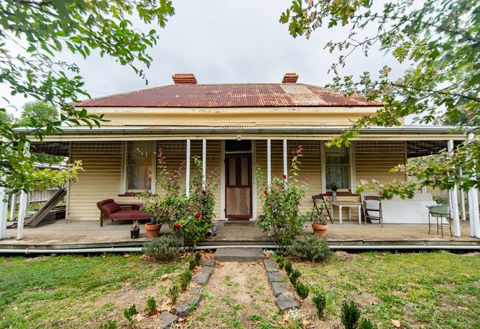 Salisbury House - Victorian era homestead, nestled in a small country town