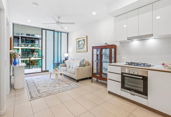 Modern 1 bed and study