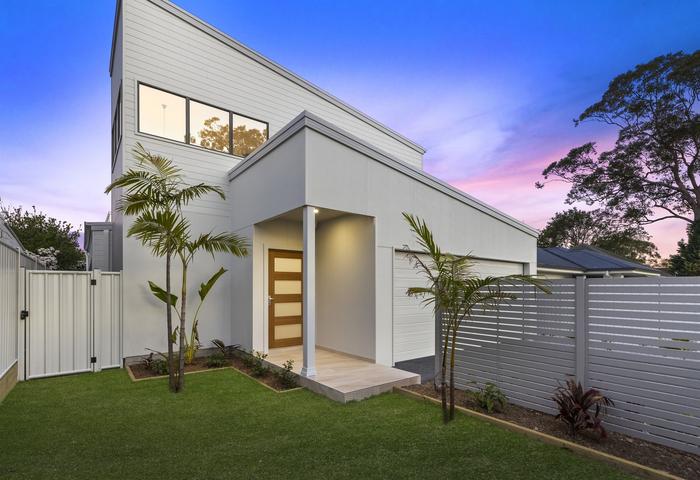 Brand New Coastal Elegance – Walk to Beach, Shops &amp; Schools