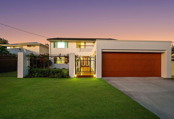 ALLOW ME TO  PRESENT 27 SHOVELLER AVENUE PARADISE POINT