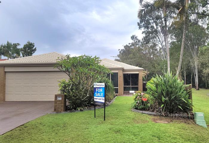 4 Br, 2 Bathrooms, 2 Living areas and a GREAT OUTLOOK adjacent Reserve