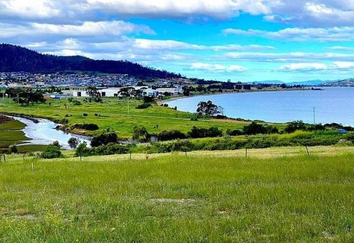 LOT 152 – 577M2 - WATER VIEWS OVER RALPHS BAY - OFF THE PLAN SALE