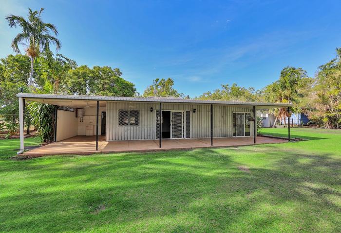 5 acre corner block less than 4km from Coolainga Shoping Centre.