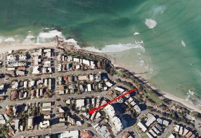 Auction - 1 Bedroom first floor unit Caloundra