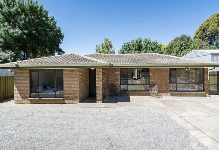 Room for a Big Family/Entertaining/Pet