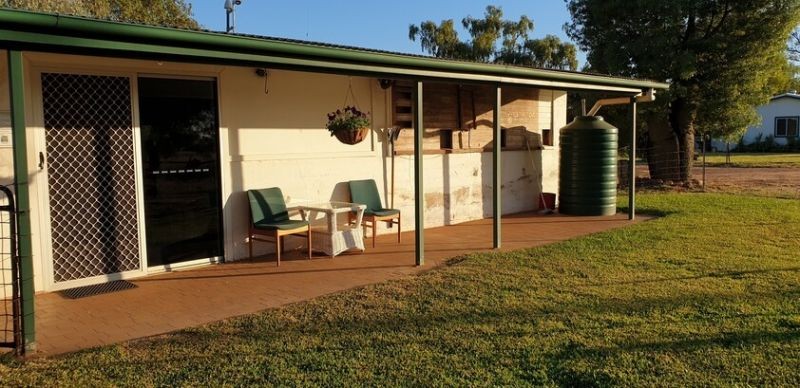 FREEHOLD PROPERTY WITH CARAVAN PARK SET ON 40 ACRES JUST 2KM FROM TOWN & ONLY 10 YEARS OLD -