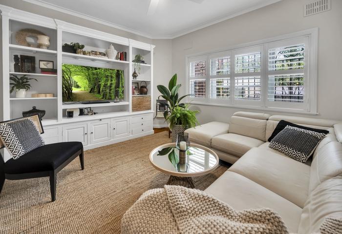 Position Perfect - Classic Art-Deco with Contemporary Flair