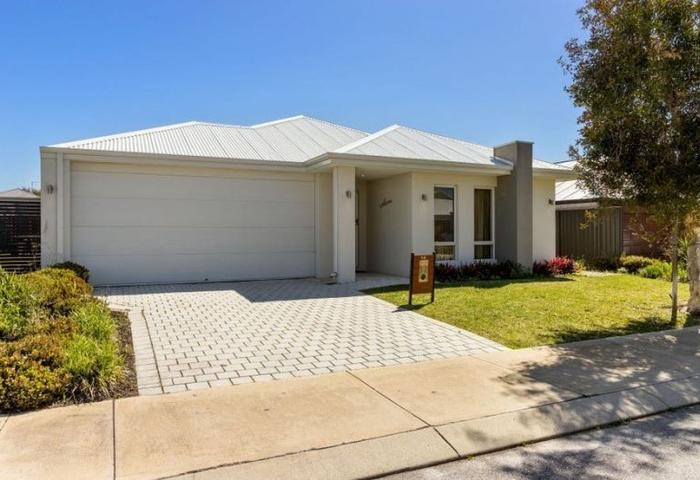 Sizeable, stunningly-presented Dale Alcock Built 4BR home