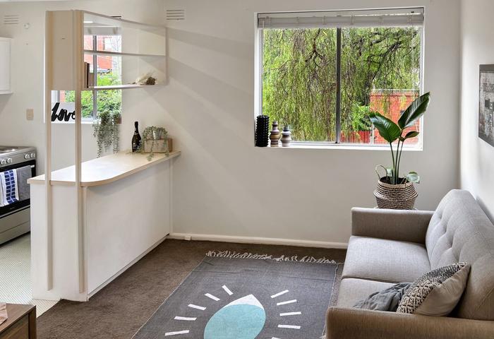 Reduced for Christmas Sale - 1 BDRM UNIT IN RICHMOND HILL