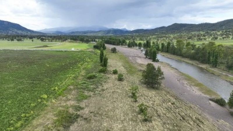A blank canvas of productive farming land on the pages river