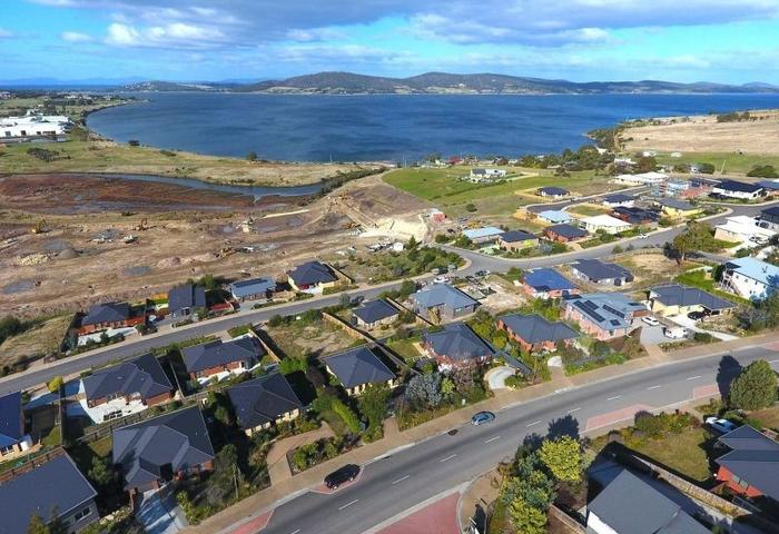 774 SQM OF VACANT LAND - A place where you would like to live with waterviews over Ralphs Bay