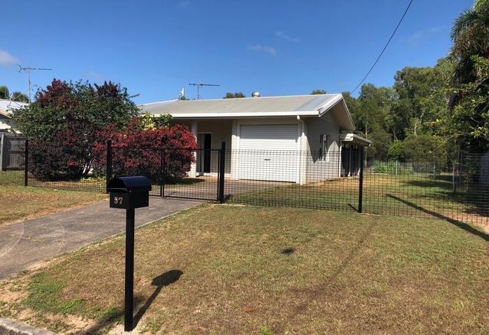 WELL PRESENTED SOLID 3 BEDROOM HOME - PLENTY OF ROOM FOR CARAVAN OR BOATS!