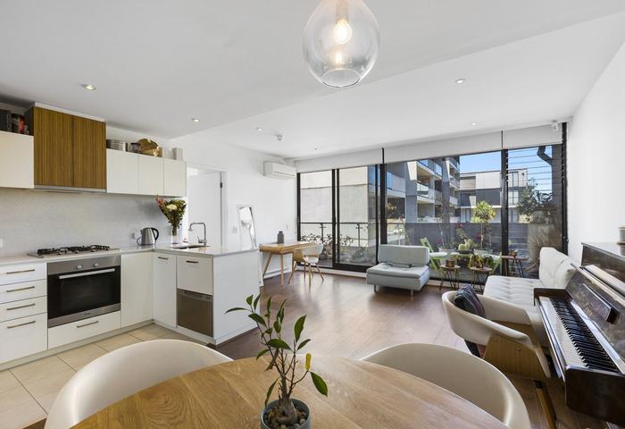 Inner City Living with Low maintenance, lifestyle & Convenience - Live in or Rent Out!