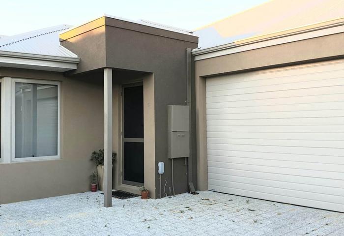 Spearwood  3 bedroom 2 bathroom 2 car garage unit. Nothing to fix move strait in.