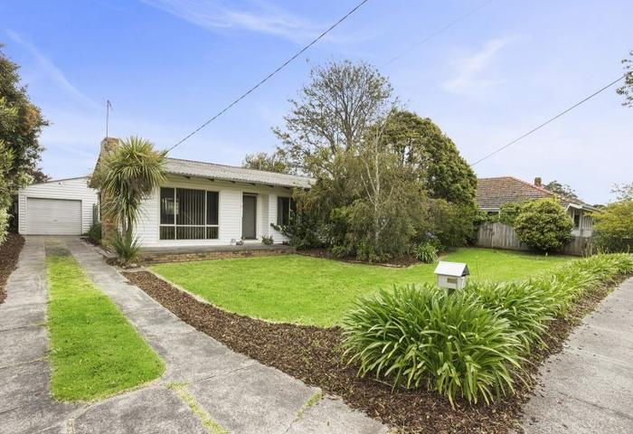 Neat and well-presented - Fantastically located, in a quiet court close to amenities
