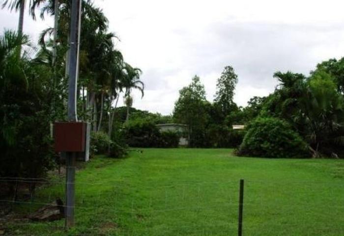 GOOD SIZE VACANT BLOCK (1125M2) - NICE OUTLOOK OVER PARK & OVAL (CANNOT BE BUILT OUT) - WALKING DIS
