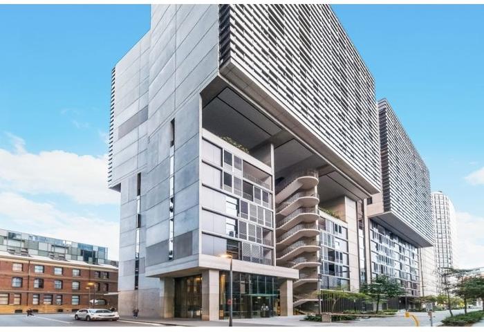 LUXURY ONE BEDROOM EAST FACING CENTRAL PARK LOW STRATA FOR SALE！